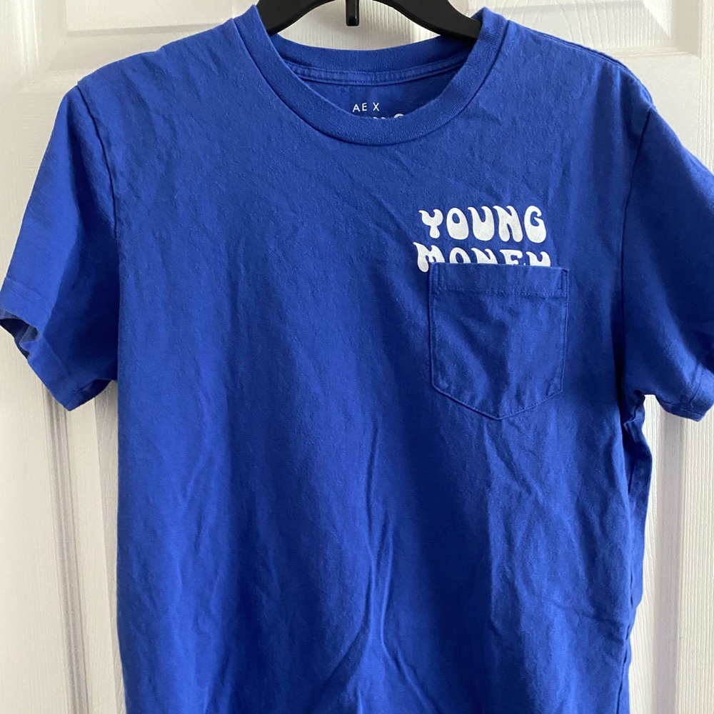 AE X YOUNG MONEY MENS TEE